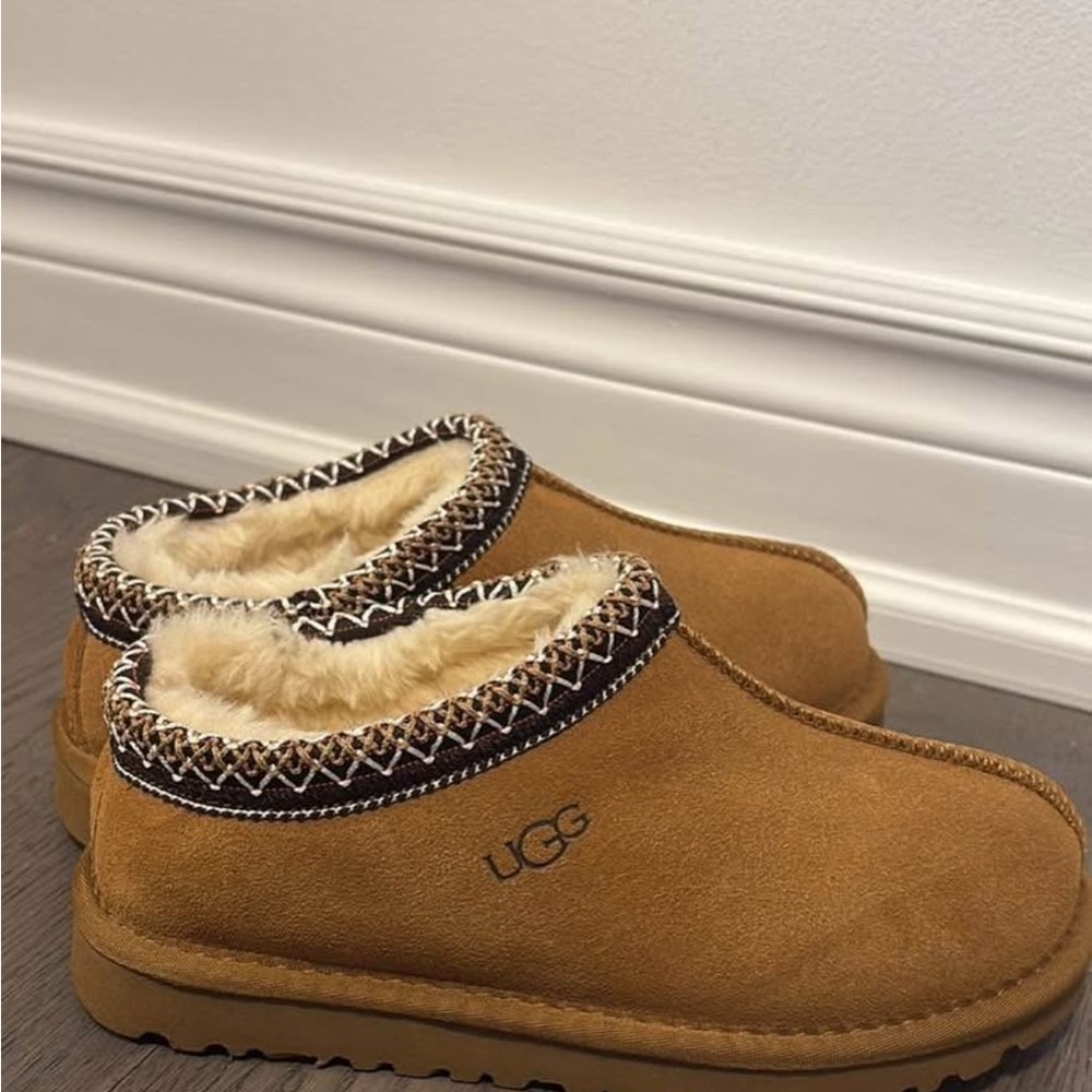 UGG Tasman look alike (size 5)